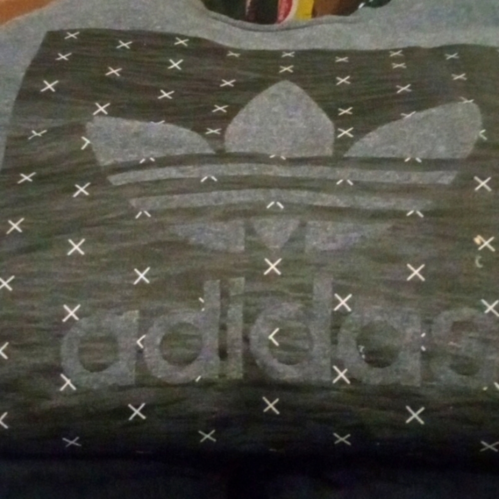 Long sleeve small adidias sweater